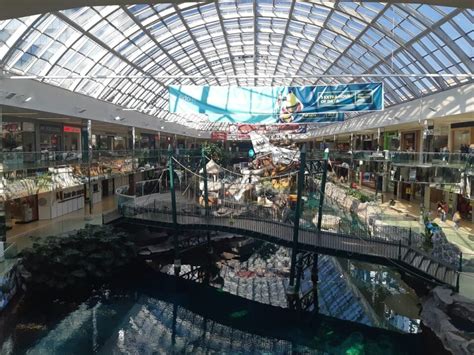 17 FUN Things to do in West Edmonton Mall (other than shopping!)