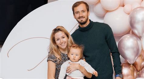 Bubbles, foxes and the color pink: Daniil Medvedev, wife Daria celebrate daughter Alisa's first ...