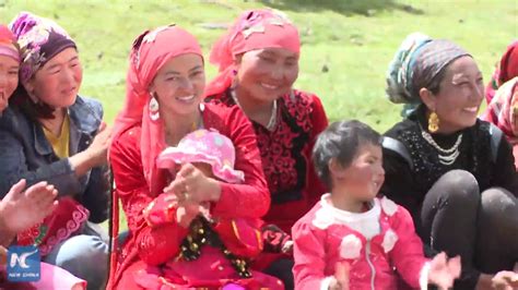 Partying on the plateau just as China's ethnic Kyrgyz people do - YouTube