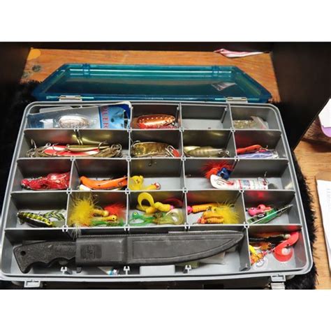 Plano - Guide series _ tackle box - filled with tackle - Schmalz Auctions