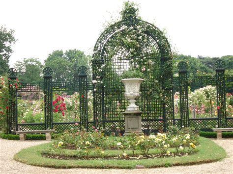 French Beauty Mark: The Rose Garden at L'Hay-les-Roses Paris