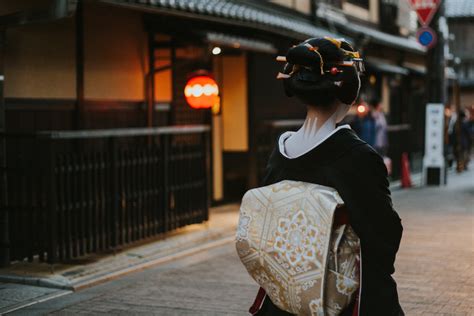 What is A Geisha? History of Geisha and Where Are They Today | Japan Wonder Travel Blog