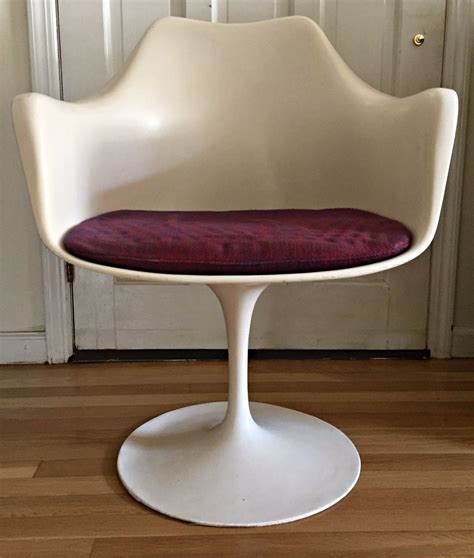 Knoll Tulip Chair by Saarinen | Midcentury modern dining chairs, Tulip ...