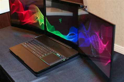 This Triple-Display Laptop Expands Its 3 Screens on Its Own