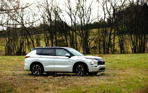 2023 Mitsubishi Outlander PHEV Is an Underdog Worth Rooting For - CNET