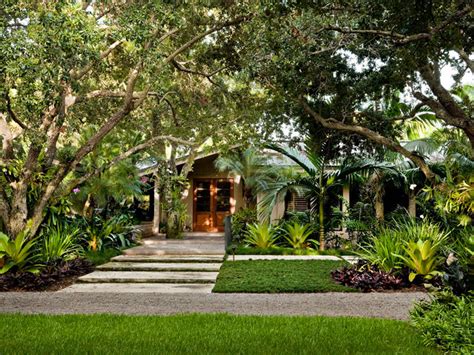 South Miami Garden - Tropical - Landscape - Miami - by Raymond Jungles ...