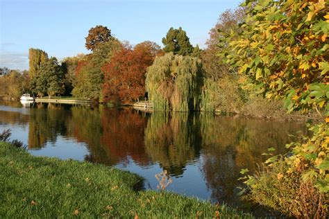 River Thames and Magna Carta Island, Runnymede - Beautiful England Photos