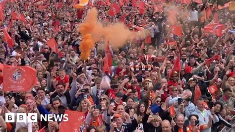 Luton Town: Thousands line streets for Premier League promotion party ...