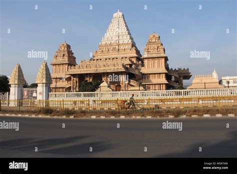 Chhatarpur temple, New Delhi, India Stock Photo - Alamy