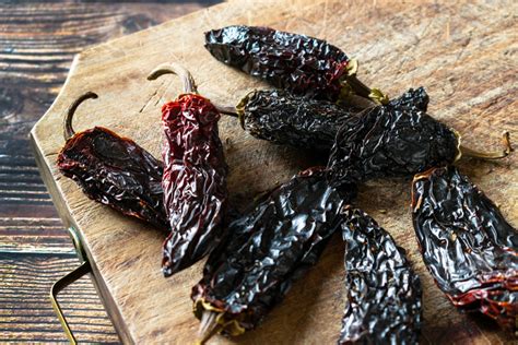 How To Make Chipotle Peppers From Jalapenos - Preserving The Garden