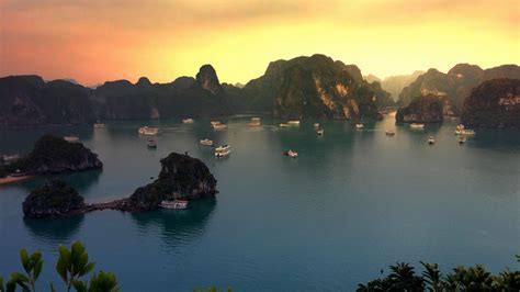 Vietnam Sunset on Halong Bay-2016 Bing Desktop Wallpaper Preview | 10wallpaper.com