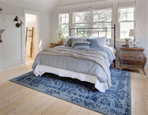 What Size Rug do you put under a King Size Bed? - Decor Snob