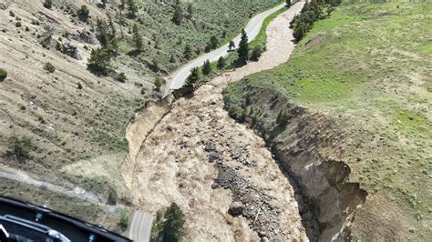 Yellowstone flooding forces 10,000 to leave national park - TownLift ...