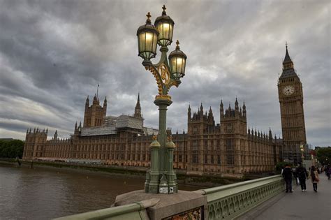 The secrets of London’s most famous bridges | CNN