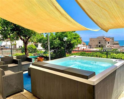 Villas with pools on the Amalfi Coast from £67 | HomeToGo