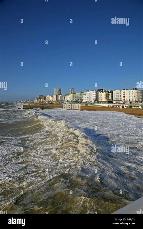 A winter storm creates and impressive wave display on Brighton beach ...