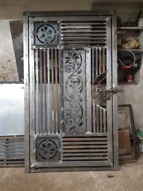 Front Gate Design with Decorative Metal Panels