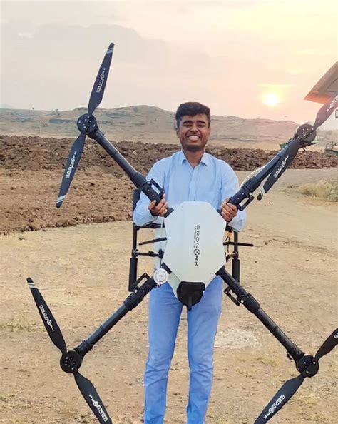 Drone Prathap (Bigg Boss Kannada 10) Age, Girlfriend, Family, Biography & More » StarsUnfolded