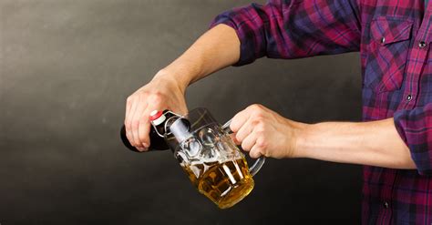 The Correct Way To Pour A Beer Out Of A Bottle Or Can | VinePair