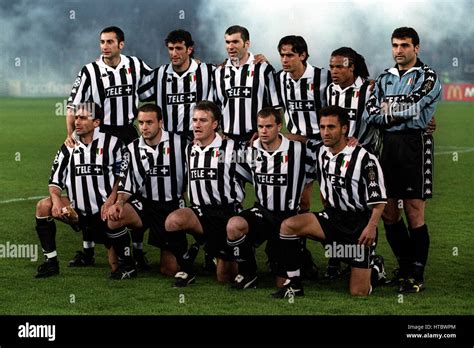 JUVENTUS TEAM GROUP JUVENTUS V MANCHESTER UNITED 21 April 1999 Stock Photo: 135486028 - Alamy