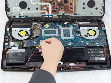 Alienware 17 R3 Battery Replacement - iFixit Repair Guide