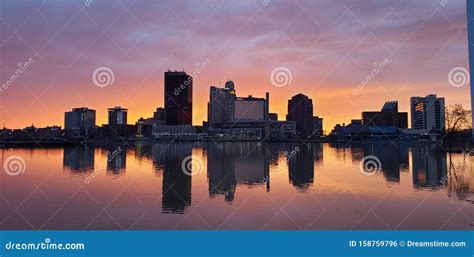 Toledo Riverfront Skyline at Sunset Editorial Photo - Image of sunset ...