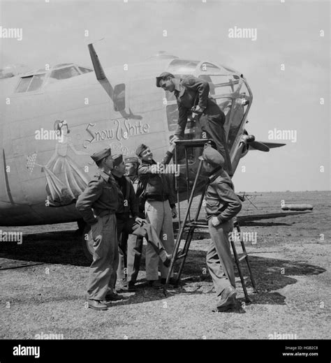 Crew of a B-24 bomber of the U.S. Army 9th Air Force, 1943 Stock Photo - Alamy