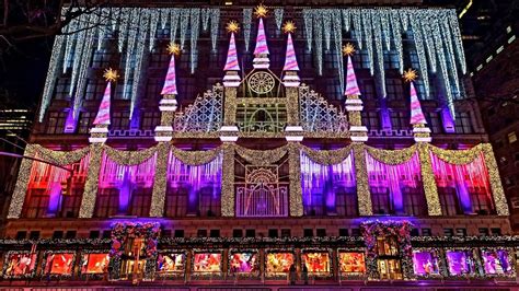 Saks 5th Avenue Christmas Light Show 2024 - Adan Corabel