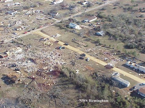 File:Tuscaloosa tornado damage.jpg - Wikipedia