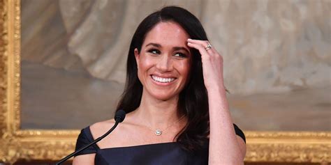 Meghan Markle Singing "Santa Baby" Video - Watch Meghan Markle Sing ...