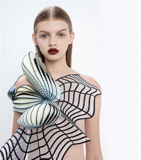 A Line of 3D Printed Clothing Based on Defects | Innovative fashion, Sculptural fashion, Fashion ...