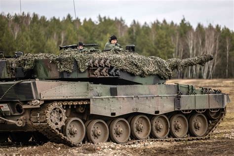 Poland delivers first Leopard 2 tanks to Ukraine