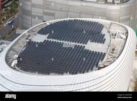 Solar panels on rooftop of skyscraper Stock Photo - Alamy