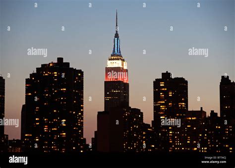 Illuminated Empire State Building dusk Stock Photo - Alamy