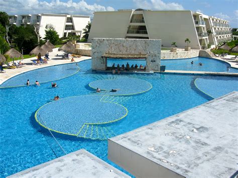 Grand Sirenis Riviera Maya, Mexico All inclusive, fabulous pool, ok ...