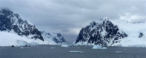 Icy Landscape in Antarctica Stock Photo - Image of ices, berg: 17813942