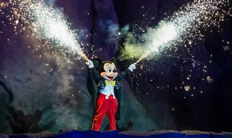 Fantasmic returns to Hollywood Studios in 2022! | Chip and Company