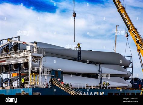 wind turbine blades Stock Photo - Alamy