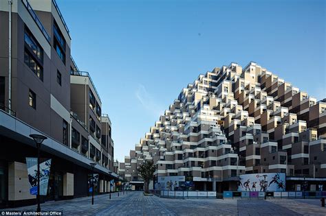 Bizarre 'pyramid-shaped' building becomes an internet sensation - Hot ...