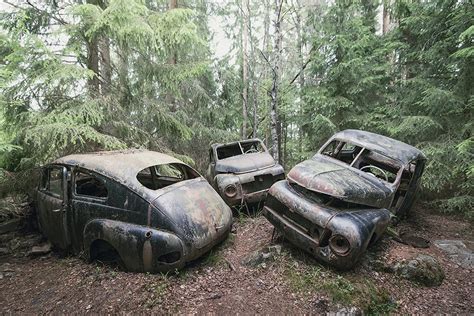 Car Graveyard - Mirror Online