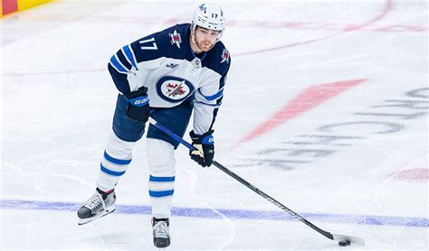 Jets sign forward Adam Lowry to a five-year contract extension | NHLPA.com