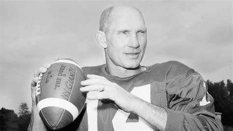 Hall of Fame QB YA Tittle Dies at 90 – NBC Bay Area