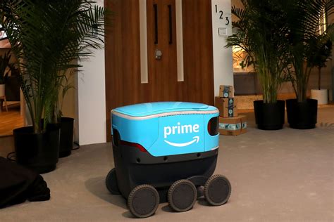 Amazon and FedEx Push to Put Delivery Robots on Your Sidewalk – Moov Logistics News