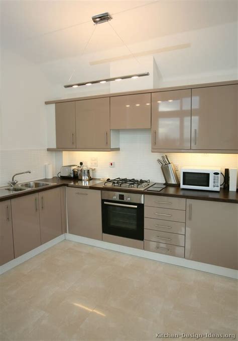 Pictures of Kitchens - Modern - Beige Kitchen Cabinets (Kitchen #1)