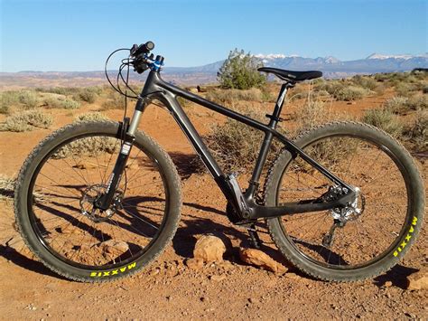 On Review: Foundry Tomahawk 27.5 / 650b Carbon Hardtail - Singletracks ...