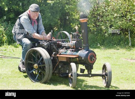 Vintage Mini Traction Engine Scale Model Steam Stock Photo - Alamy