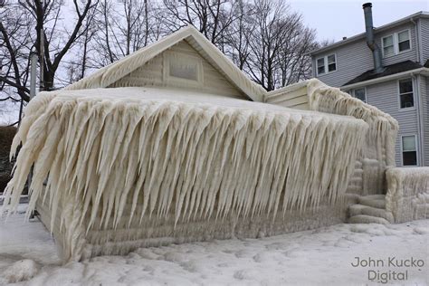 Photos of an 'Ice House' After a Winter Storm at Lake Ontario | PetaPixel