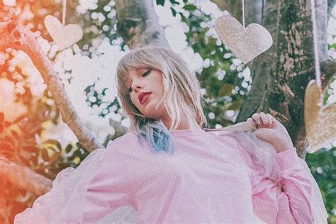 Taylor Swift’s Lover Album is a Romantic Whirlwind | Hallie Shepherd