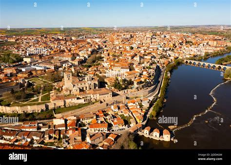 Aerial photo of Zamora with view of Duero River Stock Photo - Alamy