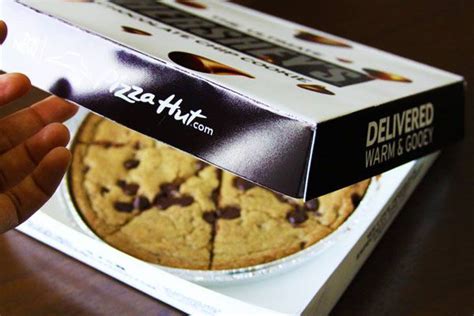 Pizza Hut Dessert - Ultimate Hershey's Cookie